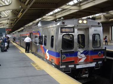 费城SEPTA史上最狠削减!5条区域铁路线没了!56条公交线被砍掉!票价涨至全美最贵!